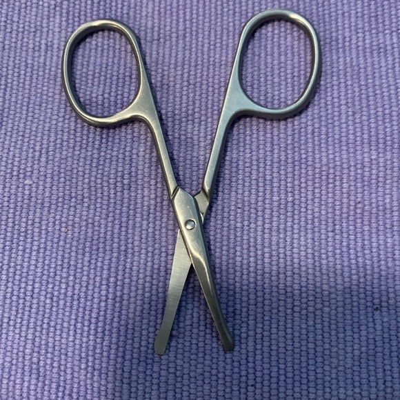 Brand new nail scissors ✂️ - Picture 3 of 3